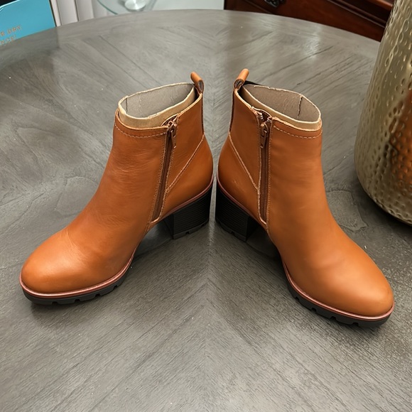 NATURALIZER VERNEY WATERPROOF LEATHER LUG BOOTS CIDER-SPICE (WIDE) - Picture 7 of 10